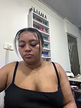 Snapshot of yanza2002 chatting on 09/09/25, 10:42 yanza2002 online show from 09/09/25, 10:42