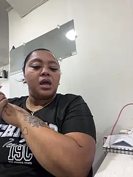 Snapshot of yanza2002 chatting on 09/17/25, 11:50 yanza2002 online show from 09/17/25, 11:50