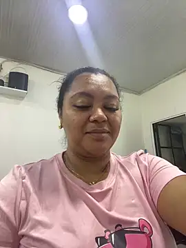 Snapshot of yanza2002 chatting on 10/06/25, 11:24 yanza2002 online show from 10/06/25, 11:24