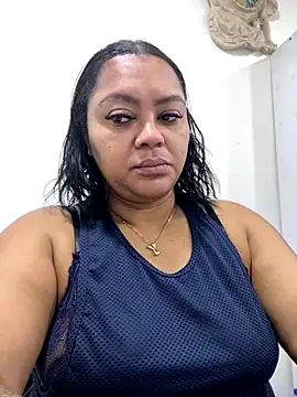 Snapshot of yanza2002 chatting on 10/28/25, 11:07 yanza2002 online show from 10/28/25, 11:07