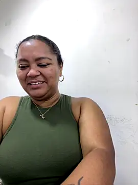 Snapshot of yanza2002 chatting on 11/11/25, 12:10 yanza2002 online show from 11/11/25, 12:10