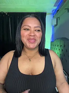 Snapshot of yanza2002 chatting on 11/28/25, 11:18 yanza2002 online show from 11/28/25, 11:18