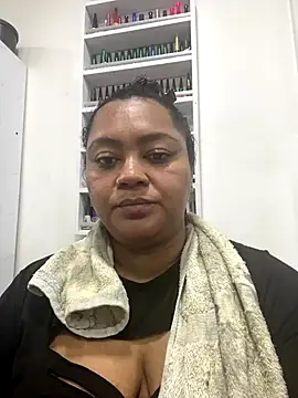 Snapshot of yanza2002 chatting on 12/02/25, 11:11 yanza2002 online show from 12/02/25, 11:11