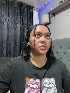 Snapshot of yanza2002 chatting on 12/03/25, 11:14 yanza2002 online show from 12/03/25, 11:14