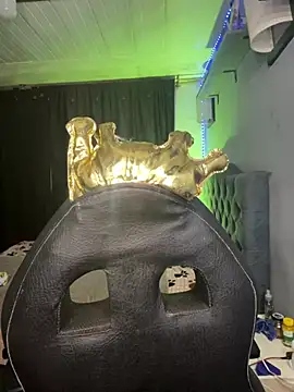 yanza2002 online show from 02/03/26, 11:21