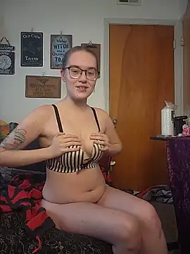 Izzy Hellbourne online show from 06/01/26, 05:58