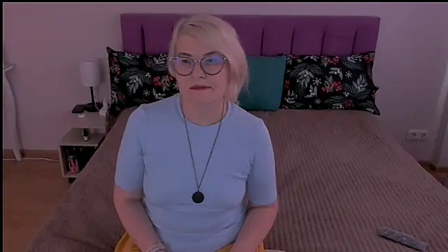 sabrinamacmarren online show from 02/06/25, 08:29