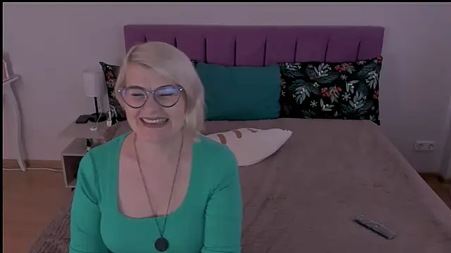 sabrinamacmarren online show from 02/09/25, 10:31