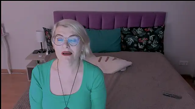 sabrinamacmarren online show from 02/09/25, 04:50