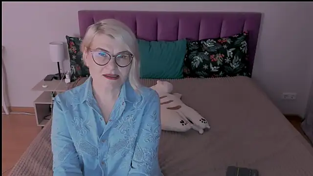 sabrinamacmarren online show from 02/11/25, 05:37