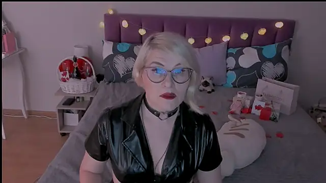 sabrinamacmarren online show from 02/14/25, 06:29