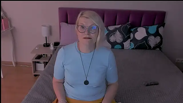 sabrinamacmarren online show from 02/15/25, 07:06