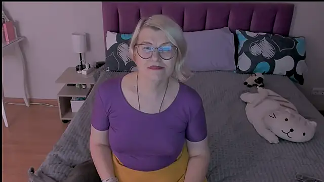 sabrinamacmarren online show from 02/25/25, 04:31