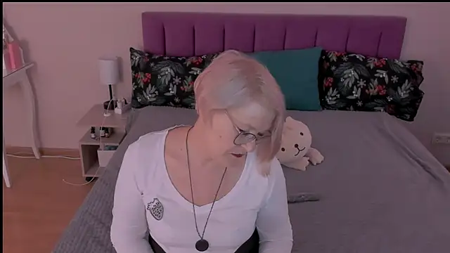 sabrinamacmarren online show from 03/08/25, 05:17