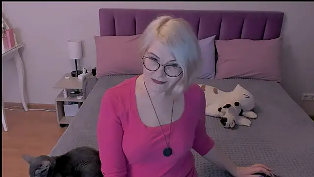 sabrinamacmarren online show from 03/09/25, 04:11