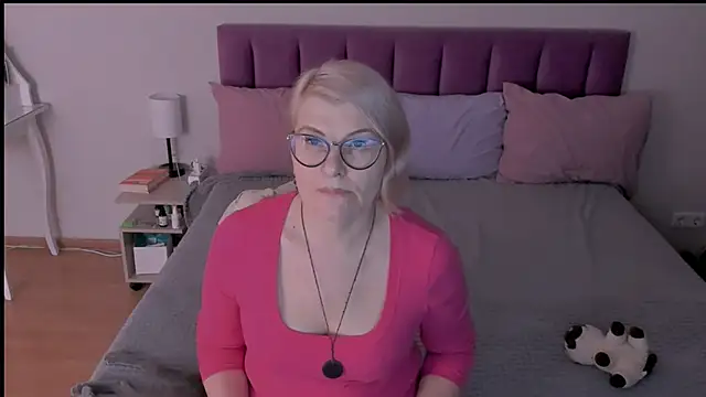 sabrinamacmarren online show from 03/18/25, 07:42