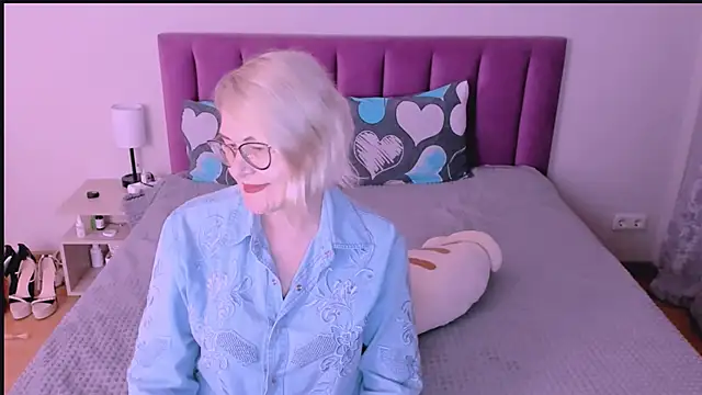 sabrinamacmarren online show from 09/08/25, 05:12