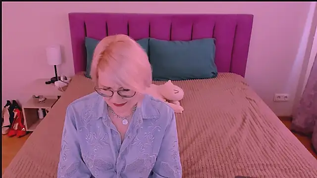 sabrinamacmarren online show from 09/11/25, 02:39