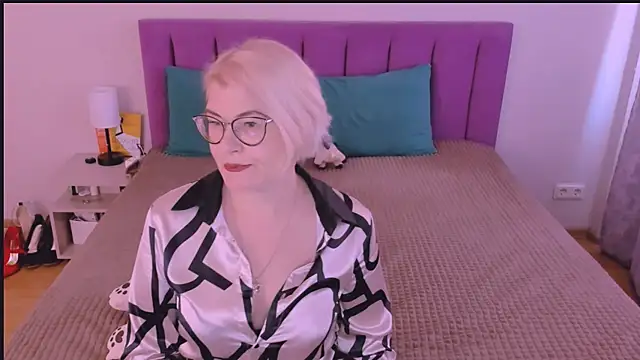 sabrinamacmarren online show from 09/28/25, 11:48