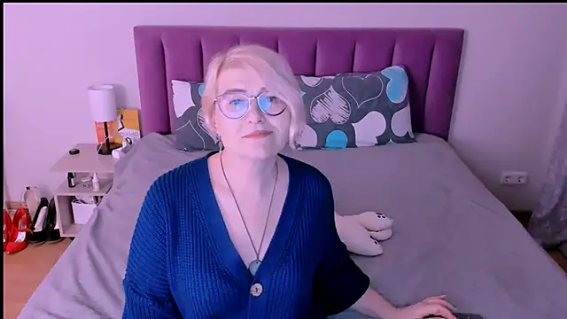 sabrinamacmarren online show from 10/03/25, 07:00