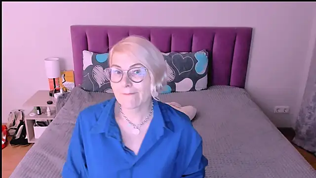 sabrinamacmarren online show from 10/12/25, 03:22