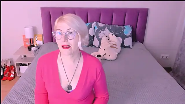 sabrinamacmarren online show from 10/14/25, 02:07