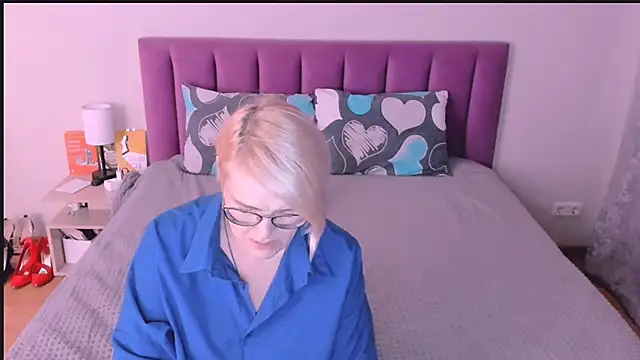 sabrinamacmarren online show from 10/21/25, 02:40