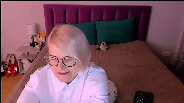 sabrinamacmarren online show from 10/27/25, 03:38