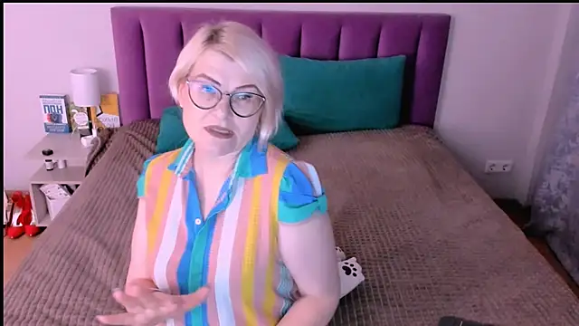 sabrinamacmarren online show from 11/12/25, 01:55