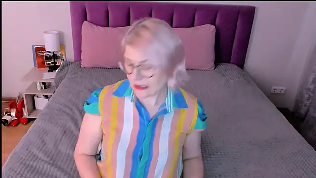 sabrinamacmarren online show from 12/04/25, 07:06