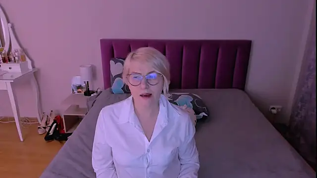 sabrinamacmarren online show from 02/08/26, 08:34