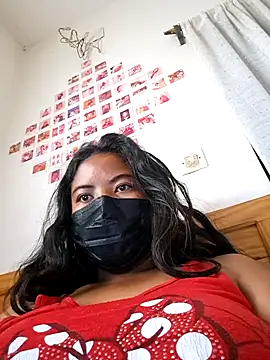 Snapshot of Artinah22 chatting on 12/31/24, 03:45 Artinah22 online show from 12/31/24, 03:45