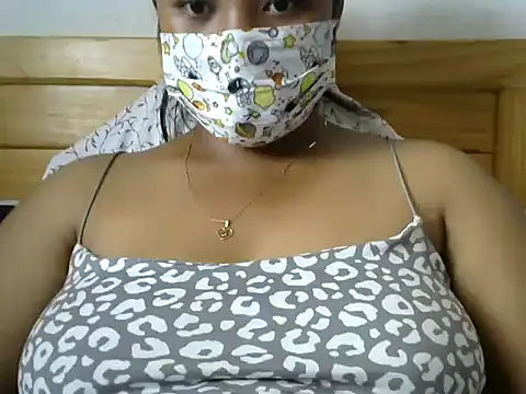 Snapshot of Artinah22 chatting on 02/06/25, 12:37 Artinah22 online show from 02/06/25, 12:37