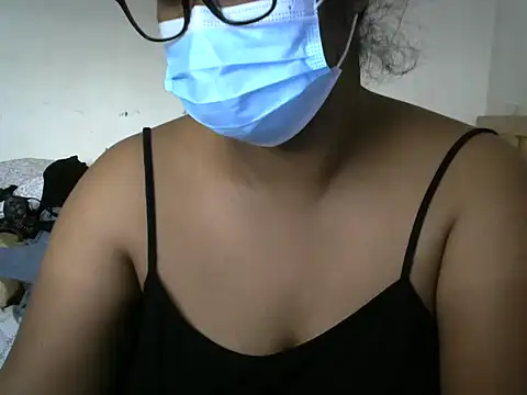 Snapshot of Artinah22 chatting on 09/22/25, 02:19 Artinah22 online show from 09/22/25, 02:19