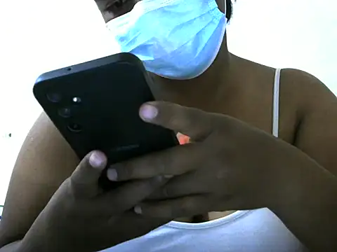 Snapshot of Artinah22 chatting on 09/29/25, 04:34 Artinah22 online show from 09/29/25, 04:34