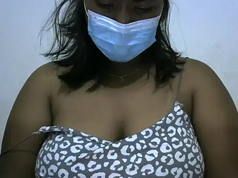 Snapshot of Artinah22 chatting on 11/02/25, 07:05 Artinah22 online show from 11/02/25, 07:05