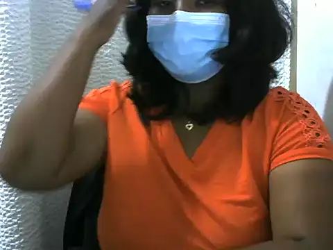 Snapshot of Artinah22 chatting on 11/06/25, 05:58 Artinah22 online show from 11/06/25, 05:58