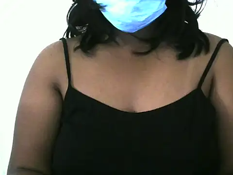 Snapshot of Artinah22 chatting on 12/15/25, 07:01 Artinah22 online show from 12/15/25, 07:01