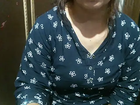 Snapshot of UrsMansi chatting on 06/22/26, 03:47 UrsMansi online show from 06/22/26, 03:47