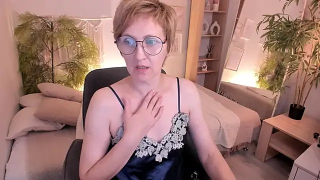 Snapshot of Paris_Cherry chatting on 08/04/26, 06:21 Paris Cherry online show from 08/04/26, 06:21