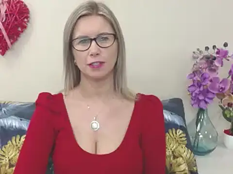 Snapshot of DoreenSexy chatting on 12/04/24, 07:17 DoreenSexy online show from 12/04/24, 07:17