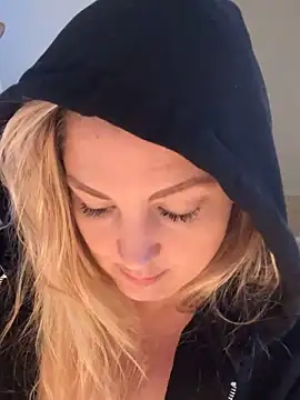 Snapshot of Anna_Alexa chatting on 01/14/25, 08:20 Anna Alexa online show from 01/14/25, 08:20