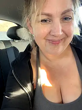 Snapshot of Anna_Alexa chatting on 10/31/25, 12:06 Anna Alexa online show from 10/31/25, 12:06