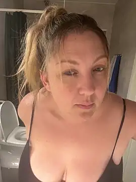 Snapshot of Anna_Alexa chatting on 11/02/25, 04:31 Anna Alexa online show from 11/02/25, 04:31