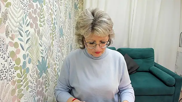 Snapshot of EvelynJoyful chatting on 12/05/25, 04:54 EvelynJoyful online show from 12/05/25, 04:54