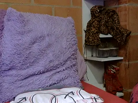 Snapshot of pamelasophia19 chatting on 11/01/25, 12:01 pamelasophia19 online show from 11/01/25, 12:01