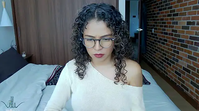 Snapshot of illaroom chatting on 12/02/24, 06:43 illaroom online show from 12/02/24, 06:43