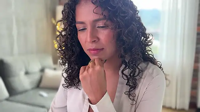 Snapshot of illaroom chatting on 12/13/24, 06:05 illaroom online show from 12/13/24, 06:05