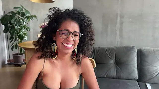 Snapshot of illaroom chatting on 02/22/25, 09:48 illaroom online show from 02/22/25, 09:48