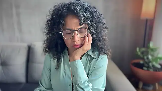 Snapshot of illaroom chatting on 10/06/25, 08:17 illaroom online show from 10/06/25, 08:17